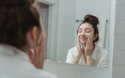 Podwójne oczyszczanie twarzy krok po kroku