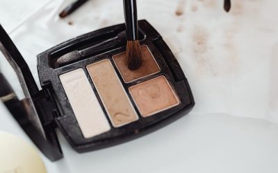 Jak dbać o cerę tłustą bez nadmiernego błyszczenia?